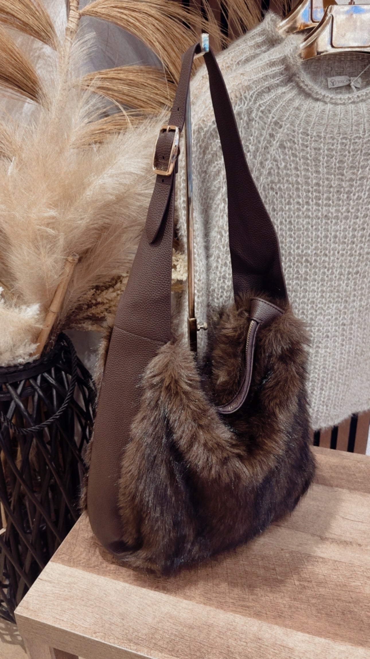 CHOCOLATE FAUX FUR BUCKET BAG