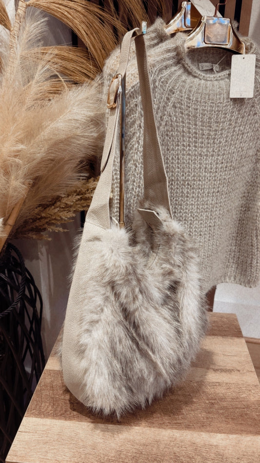 CREAM FAUX FUR BUCKET BAG