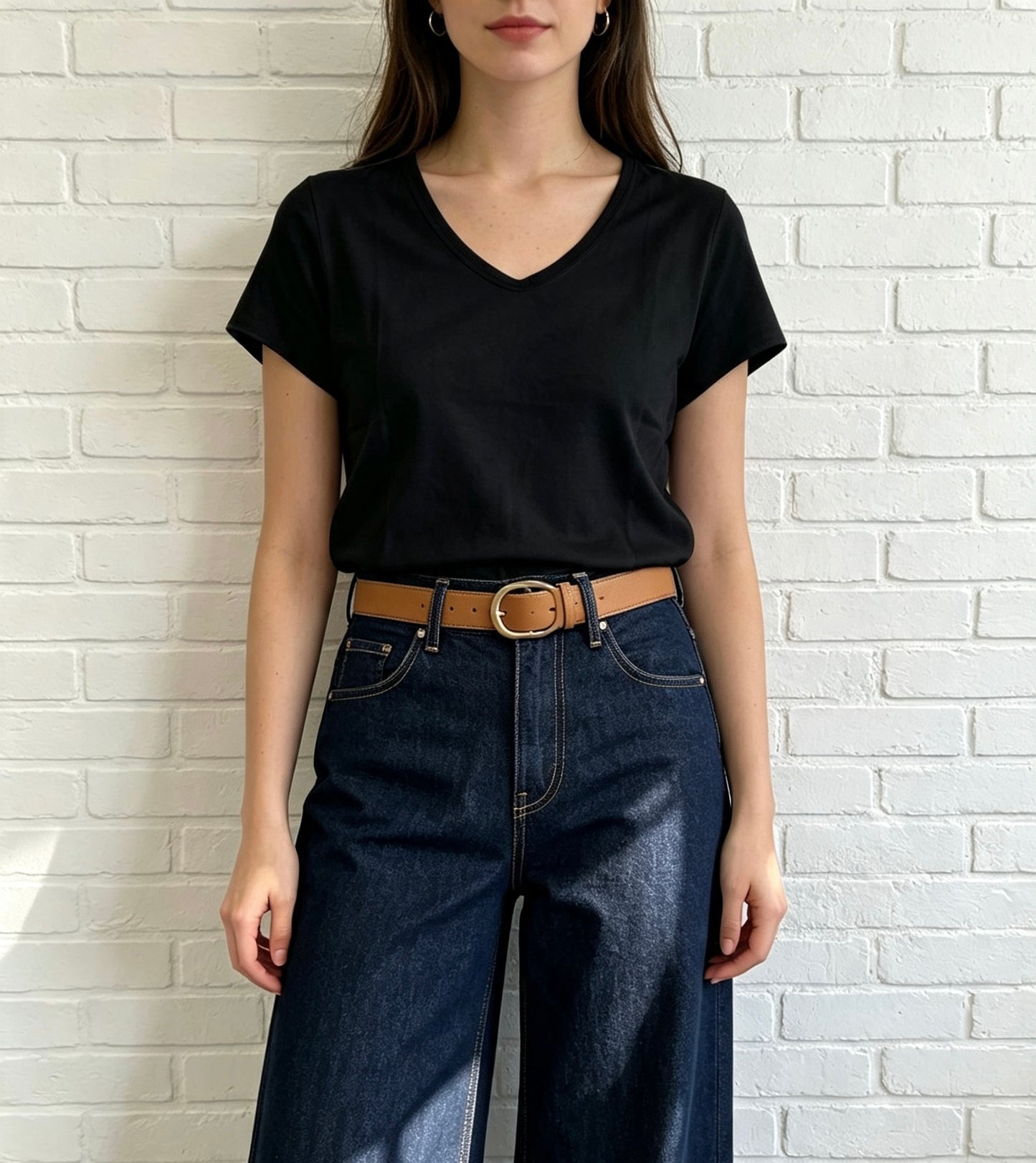 BASIC V NECK TEE - BLACK