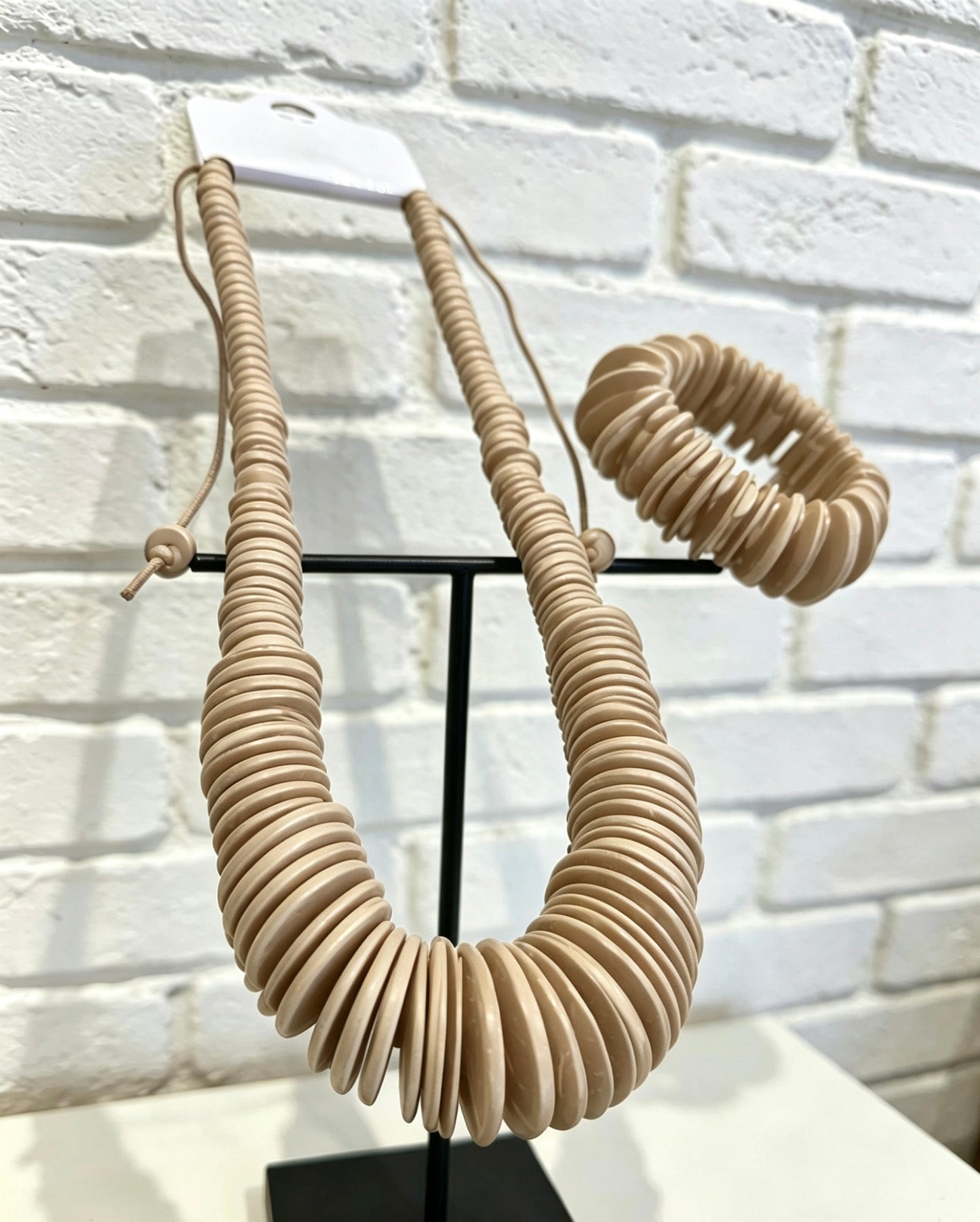 CHUNKY WOOD NECKLACE & BANGLE SET - BEIGE