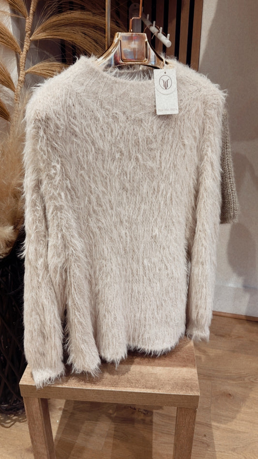 CREAM SUPER SOFT FUR SWEATER