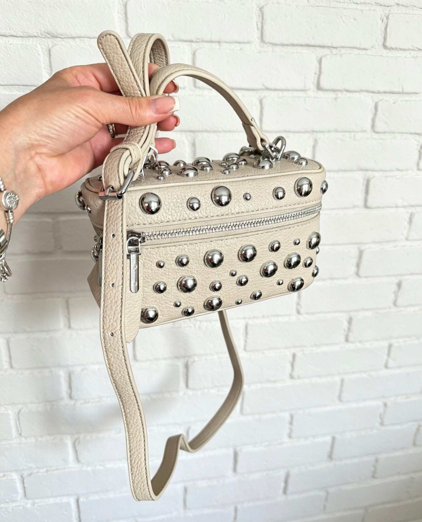 STUD BODY BAG - BEIGE