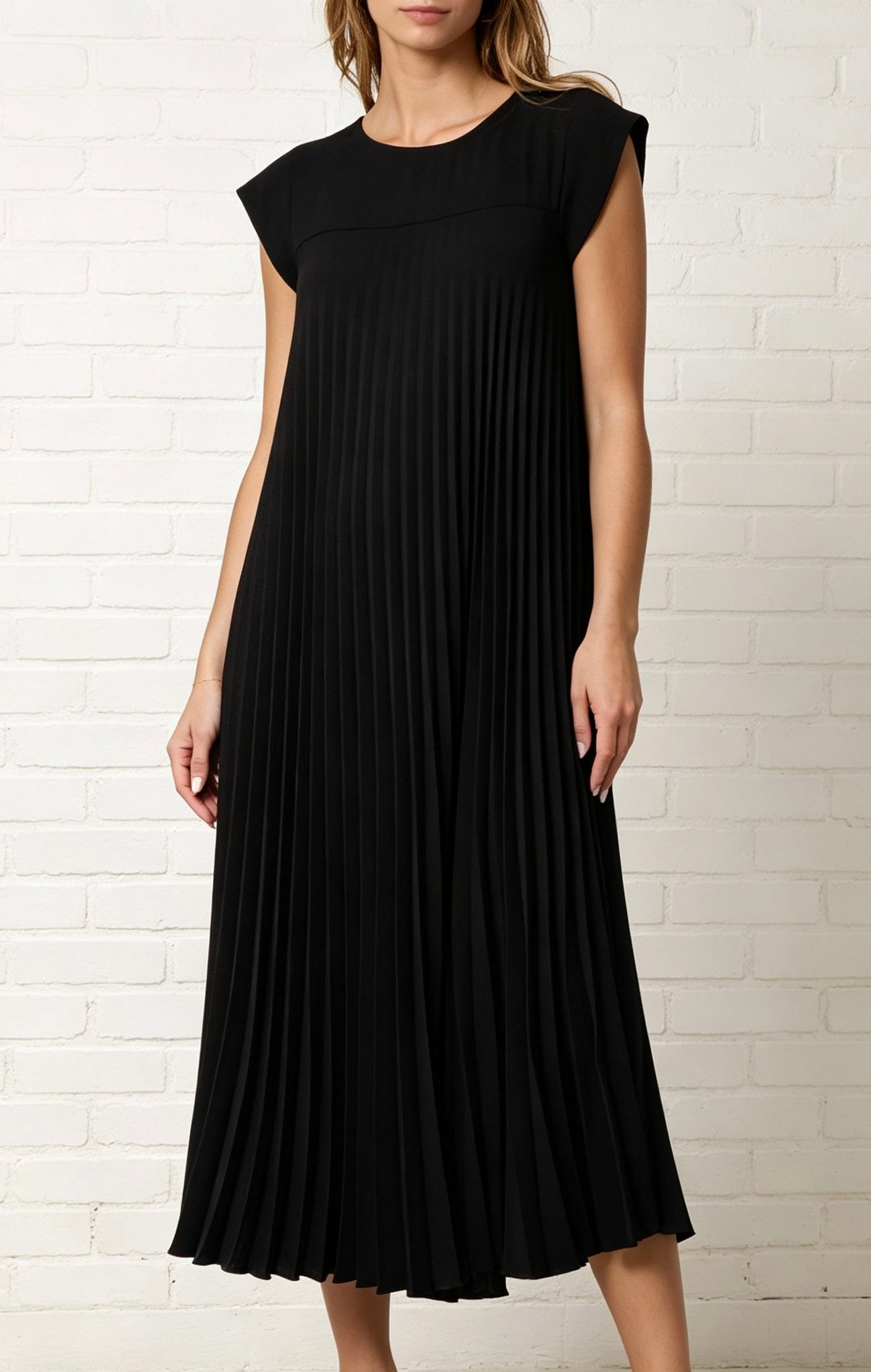 PLEATED MAXI - BLACK