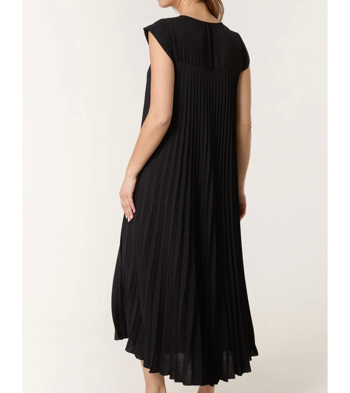 PLEATED MAXI - BLACK
