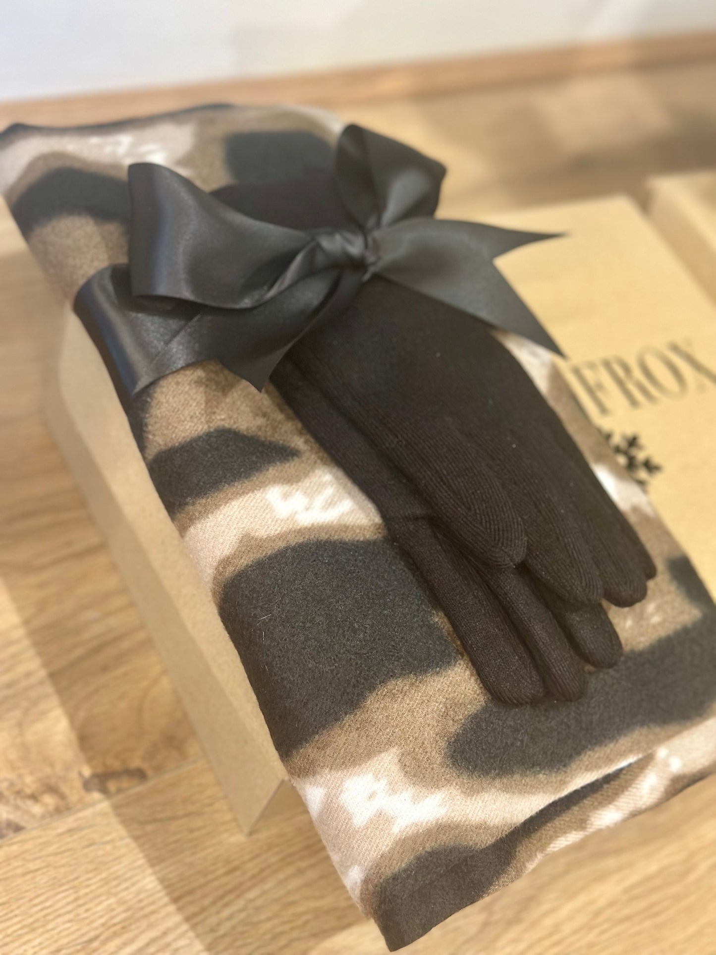 LEOPARD SCARF & GLOVE SET